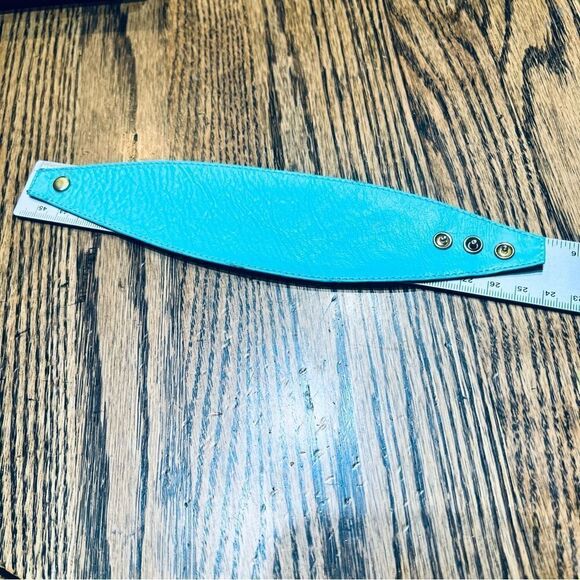 Vintage 100% Leather Turquoise Cuff Bracelet - Picture 4 of 7